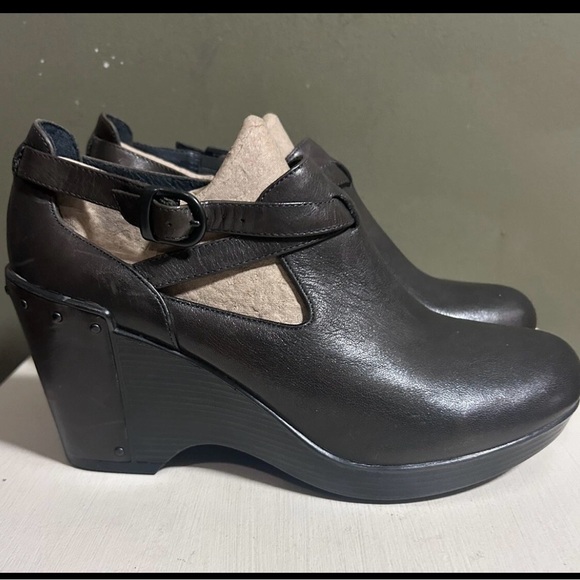 Dansko Shoes - Dansko Fanny Black Leather Wedge Mary Jane with Strap